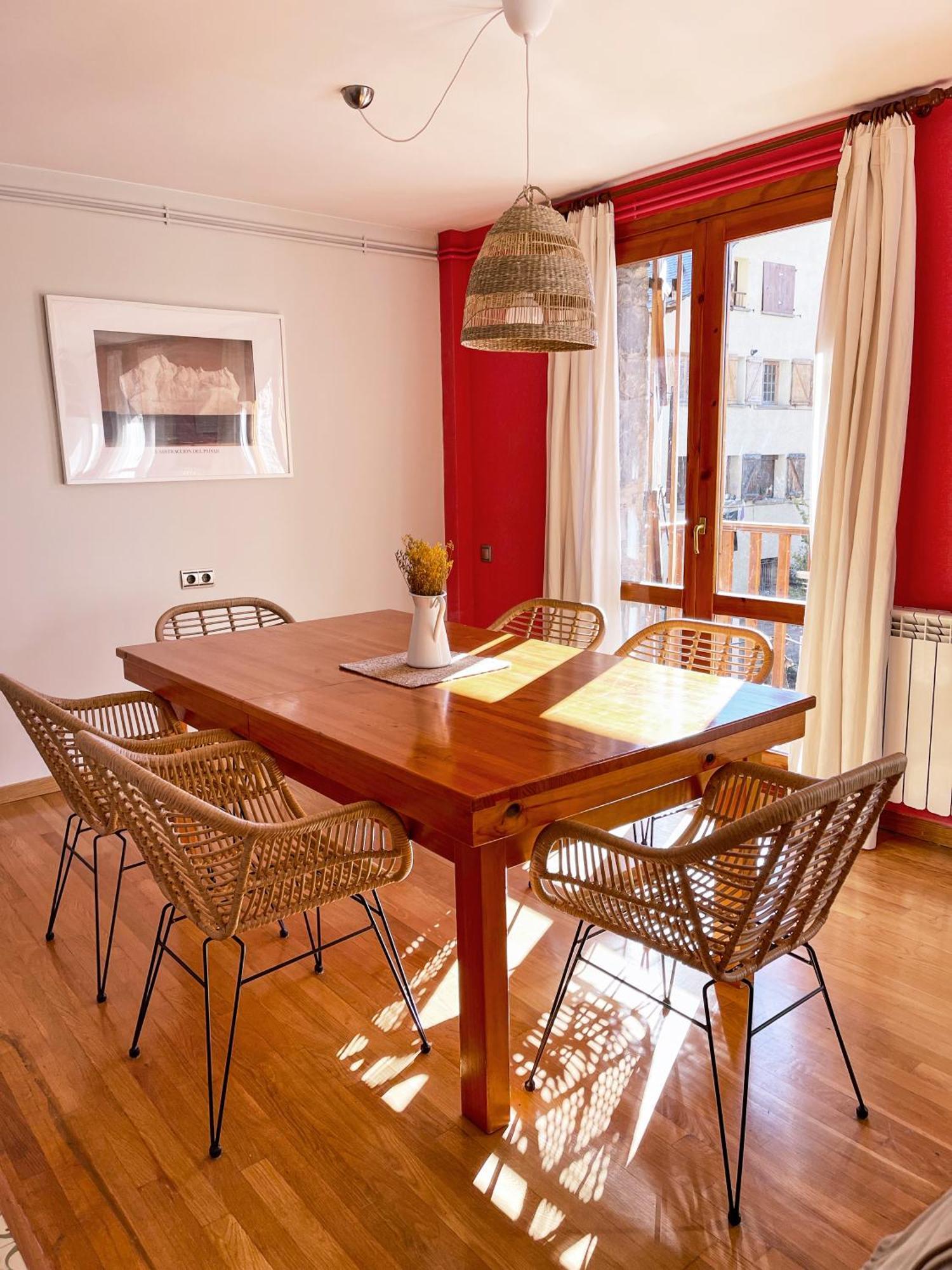 Apartamento Familiar En El Centro De Benasque Con Terraza المظهر الخارجي الصورة