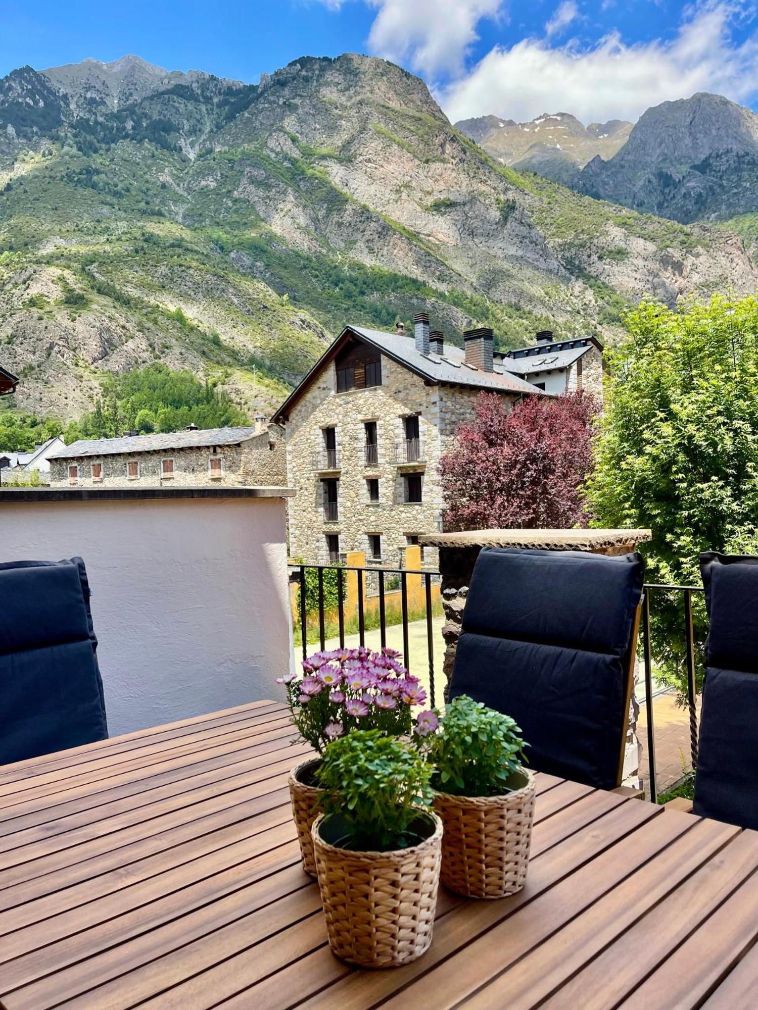 Apartamento Familiar En El Centro De Benasque Con Terraza المظهر الخارجي الصورة